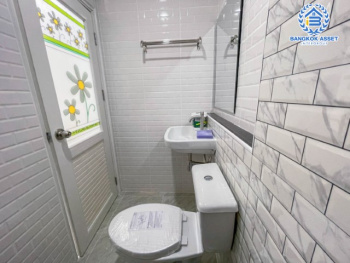 *****ทาวน์เฮ้าส์มือสองย่านนนทบุรี ม.ทรายทองนิเวศน์ ติวานนท์ บนเนื้อที่ 24 ตร.ว. ฟังก์ชัน 3 ห้องนอน 2 ห้องน้ำ 2 ที่จอดรถ บ้านรีโนเวทสไตล์มินิมอล พร้อมเข้าอยู่ ใกล้ห้าแยกปากเกร็ด, เซ็นทรัลแจ้งวัฒนะ, เซ็นทรัลรัตนาธิเบศร์ และรถไฟฟ้าสายสีชมพู "สถานีสามัคคี"...